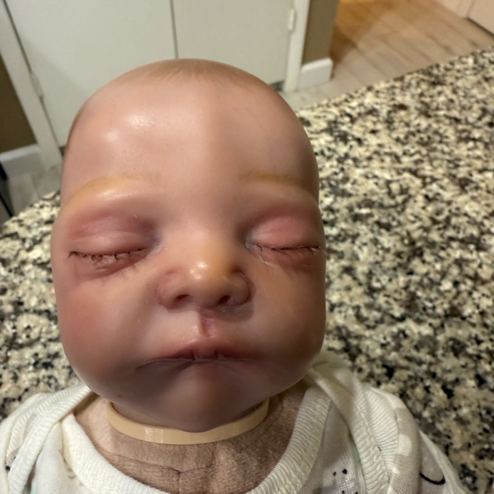 Newborn reborn doll - Picture 3 of 3